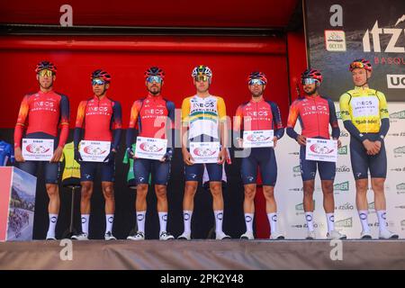 Viana, Spagna. 4th Apr, 2023. I piloti INEOS Grenadiers durante la 2nd° tappa del Paese Basco Itzulia tra Viana e Leitza, il 04 aprile 2023, a Viana, Spagna. (Foto di Alberto Brevers/Pacific Press/Sipa USA) Credit: Sipa USA/Alamy Live News Foto Stock