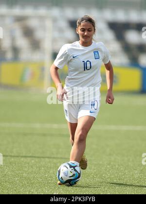 Kostopoulou di Grecia U19 durante il Campionato europeo di Donne U19 2023, turno 2, partita di calcio tra, Grece U19 Donne e Italia U19 Donne, il 05 aprile 2023, allo Stadio ‘’Silvio Piola, Vrcelli, Italia. Foto Nderim Kaceli Foto Stock