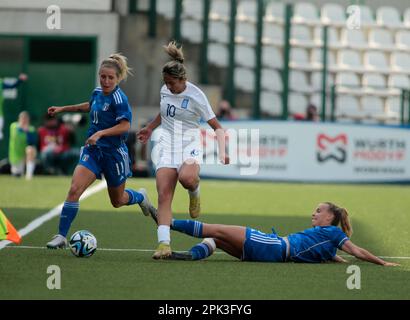 Kostopoulou di Grecia U19 durante il Campionato europeo di Donne U19 2023, turno 2, partita di calcio tra, Grece U19 Donne e Italia U19 Donne, il 05 aprile 2023, allo Stadio ‘’Silvio Piola, Vrcelli, Italia. Foto Nderim Kaceli Foto Stock