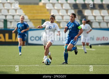 Kostopoulou di Grecia U19 durante il Campionato europeo di Donne U19 2023, turno 2, partita di calcio tra, Grece U19 Donne e Italia U19 Donne, il 05 aprile 2023, allo Stadio ‘’Silvio Piola, Vrcelli, Italia. Foto Nderim Kaceli Foto Stock