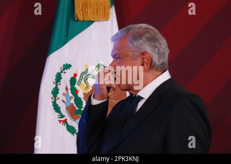 Città del Messico, Messico. 04th Apr, 2023. 04 aprile 2023 a Città del Messico, Messico: Il presidente del Messico, Andres Manuel Lopez Obrador, parla durante la conferenza quotidiana di fronte ai giornalisti del palazzo nazionale, il 04 aprile 2023 a Città del Messico, Messico. (Foto di Carlos Santiago/ Eyepix Group/Sipa USA) Credit: Sipa USA/Alamy Live News Foto Stock