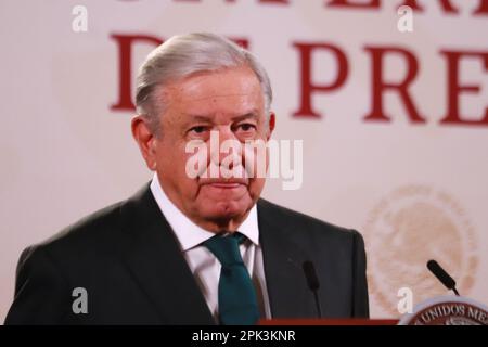 Città del Messico, Messico. 04th Apr, 2023. 04 aprile 2023 a Città del Messico, Messico: Il presidente del Messico, Andres Manuel Lopez Obrador, parla durante la conferenza quotidiana di fronte ai giornalisti del palazzo nazionale, il 04 aprile 2023 a Città del Messico, Messico. (Foto di Carlos Santiago/ Eyepix Group/Sipa USA) Credit: Sipa USA/Alamy Live News Foto Stock