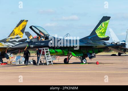 Aviazione militare belga General Dynamics F-16AM Fighting Falcon aereo da caccia in speciale schema di vernice Dream Viper. RIAT Airshow, RAF Fairford, Regno Unito Foto Stock