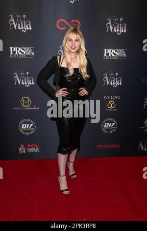 Las Vegas, US, 4 aprile 2023 attrice Shaina Lavine partecipa al Vaja World Premiere Music Video 'People are People' al TCL Chinese Theater il 4 aprile 2023 Foto Stock