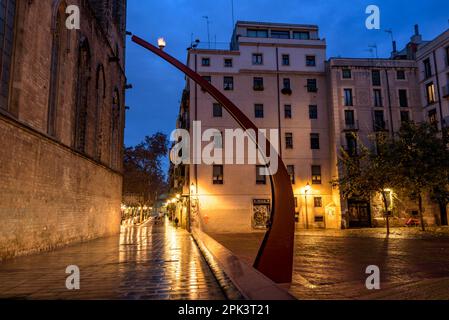 Il Fossar de les Moreres (fossa di gelso) con il cauldron con una fiamma di notte. Fu una delle scene dell'assedio di Barcellona nel 1714 (Spagna) Foto Stock