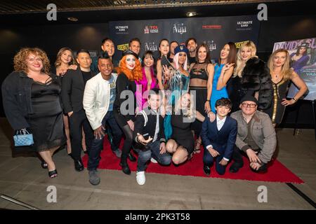 Las Vegas, US, 4 aprile 2023 Cast and Crew partecipa al Vaja World Premiere Music Video 'People are People' al TCL Chinese Theater il 4 aprile 2023 Foto Stock