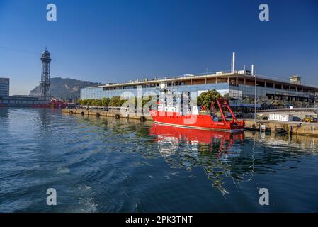 Il centro commerciale Maremagnum nel Porto Vell (porto vecchio) di Barcellona, visto da una nave Las Golondrinas (Barcellona, Catalogna, Spagna) Foto Stock