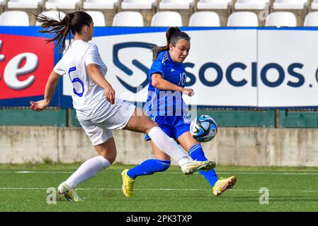 Vercelli, Italia. 05th Apr, 2023. Cross Petrara durante il turno 2 - Qualificatori europei Under-19 - Grecia vs Italia, Campionato europeo di Calcio UEFA a Vercelli, Italia, Aprile 05 2023 Credit: Independent Photo Agency/Alamy Live News Foto Stock