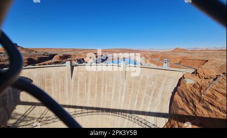 Glen Canyon Dam è una diga ad arco in cemento sul fiume Colorado, nel nord dell'Arizona, USA. Fu completata nel 1963 e creò il lago Powell, uno dei più "la" Foto Stock