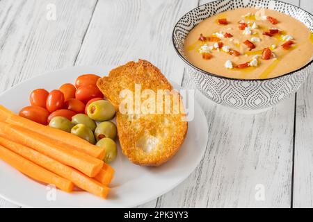 Ciotola di Tirokafuri a base di formaggio spalmata dalla Grecia Foto Stock