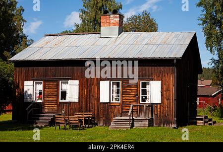 Vecchia casa marrone nella zona di Nordan di Skelleftea Foto Stock