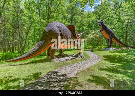 Il Prehistoric World nell'Ontario orientale, Canada, è un'attrazione all'aperto che si estende su più di 50 acri di terreno. Foto Stock