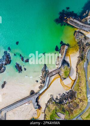 Vista aerea del porto di Ness un porto sull'isola di Lewis nelle Ebridi esterne Foto Stock