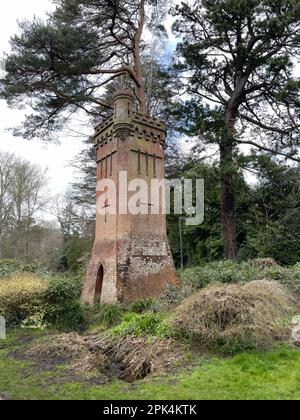 Upper Gardens, Bournemouth, Regno Unito - 19 marzo 2023: Bournemouth Gardens Water Tower nei giardini di grado II. Foto Stock