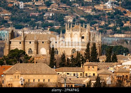 Toledo, Spagna - 19 febbraio 2023: Monastero di San Juan de Reyes. Teleobiettivo Foto Stock