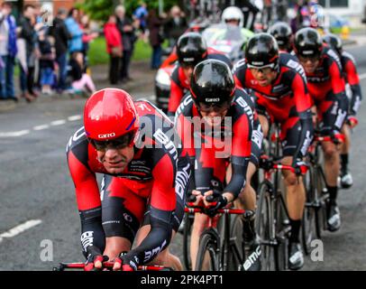 09 maggio 2014 - giro D'Italia 2014 - fase 1 - l'ex vincitore del Tour de France Cadel Evans conduce BMC nel cronometro di questa sera a Belfast, Irlanda del Nord. © David Hunter. Foto Stock