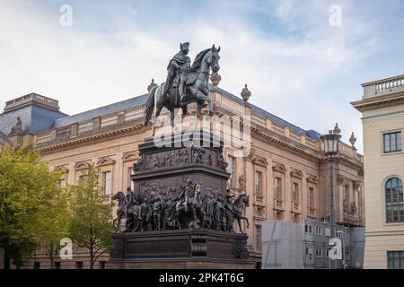 Frederick la Grande Statua a Unter den Linden Boulevard - Berlino, Germania Foto Stock