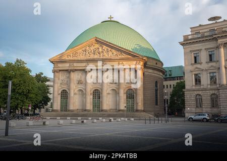 St Cattedrale di Hedwigs in Piazza Bebelplatz - Berlino, Germania Foto Stock