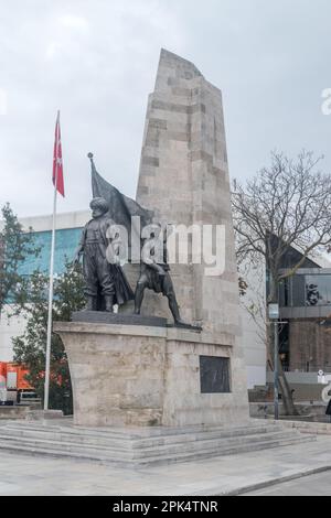 Istanbul, Turchia - 10 dicembre 2022: Monumento a Hayreddin Barbarossa. Foto Stock