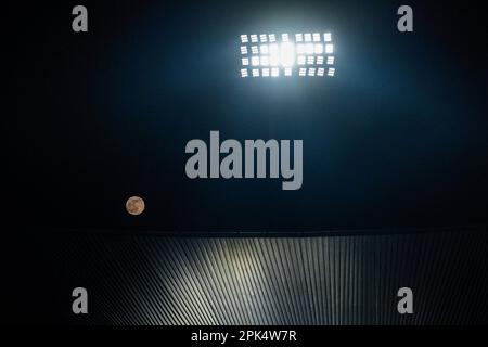 Rotterdam, Paesi Bassi - 05/04/2023, la luna durante la partita tra Feyenoord e Ajax allo Stadion Feijenoord De Kuip il 5 aprile 2023 a Rotterdam, Paesi Bassi. (Da Box a Box Pictures/Tom Bode) Foto Stock