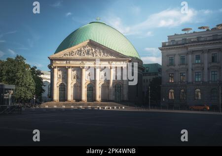 St Cattedrale di Hedwigs in Piazza Bebelplatz - Berlino, Germania Foto Stock