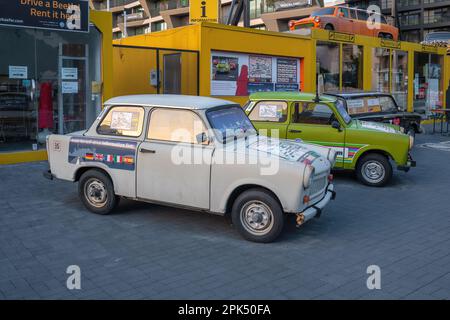 Trabi Car Turistica - Trabant Vintage della Germania Est - Berlino, Germania Foto Stock