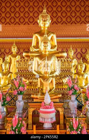 Buddha stratificati in Wat Phra Phiren, un piccolo tempio di Bangkok, Thailandia Foto Stock