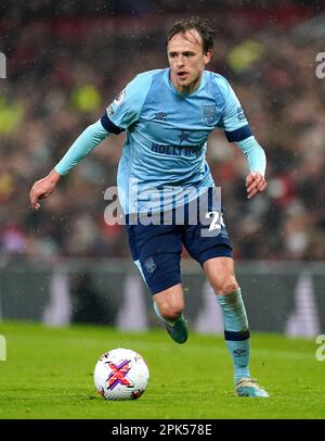 Mikkel Damsgaard di Brentford in azione durante la partita della Premier League a Old Trafford, Manchester. Data immagine: Mercoledì 5 aprile 2023. Foto Stock