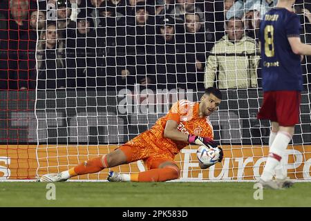 ROTTERDAM - portiere di Ajax Geronimo Rulli durante la Semifinale della KNVB Cup match tra Feyenoord e Ajax allo Stadion de Kuip di Feyenoord il 5 aprile 2023 a Rotterdam, Paesi Bassi ANP MAURICE VAN STEEN Foto Stock