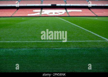 Vista sul campo, all'interno dell'Emirates Stadium, squadra di football dell'Arsenal. Londra , Regno Unito Foto Stock