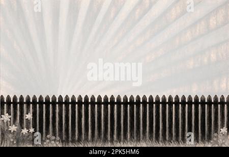 vecchia recinzione in legno con raggi sullo sfondo e erba e fiori in primo piano Foto Stock