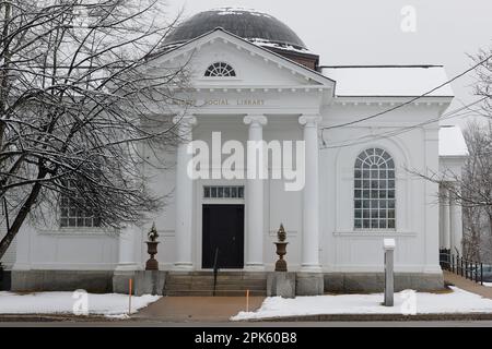 Situato sulla Monument Square a Hollis, NH. Qui troverete tutti i tipi di libri, giornali, riviste. Personale locale, ottimo servizio clienti e.. Foto Stock