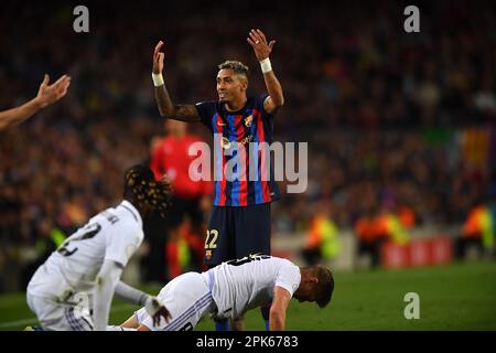 Barcellona, ESP. 05th Apr, 2023. FC BARCELONA vs REAL MADRID 5 aprile 2023 Raphina (22) del FC Barcelona reagisce durante la seconda tappa tra FC Barcelona e Real Madrid corrispondente alla semifinale della Coppa del Re di Spagna al Camp Nou di Spotify a Barcellona, Spagna. Credit: Rosdemora/Alamy Live News Foto Stock