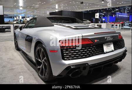 2023 Audi R8 V10 Spyder in mostra al NY International Auto Show 2023 al Javits Center di New York, NY il 5 aprile 2023. (Foto di Stephen Smith/SIPA USA) Foto Stock