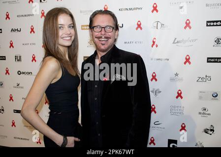 Aprile Rose e Kirk Pengilly al fundraiser di Fashiontv e Red Ribbon Charity Gala, con anteprime di diversi abiti di designer di alto livello nella preparazione della settimana australiana della moda di Rosemount che si terrà dal 30th aprile al 5th maggio 2007. Teatro dell'Opera di Sydney. Sydney, Australia. 23.04.07. Foto Stock