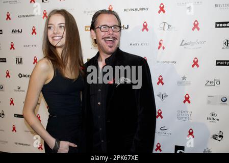 Aprile Rose e Kirk Pengilly al fundraiser di Fashiontv e Red Ribbon Charity Gala, con anteprime di diversi abiti di designer di alto livello nella preparazione della settimana australiana della moda di Rosemount che si terrà dal 30th aprile al 5th maggio 2007. Teatro dell'Opera di Sydney. Sydney, Australia. 23.04.07. Foto Stock