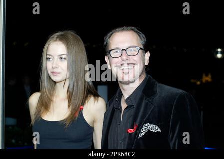 Aprile Rose e Kirk Pengilly al fundraiser di Fashiontv e Red Ribbon Charity Gala, con anteprime di diversi abiti di designer di alto livello nella preparazione della settimana australiana della moda di Rosemount che si terrà dal 30th aprile al 5th maggio 2007. Teatro dell'Opera di Sydney. Sydney, Australia. 23.04.07. Foto Stock