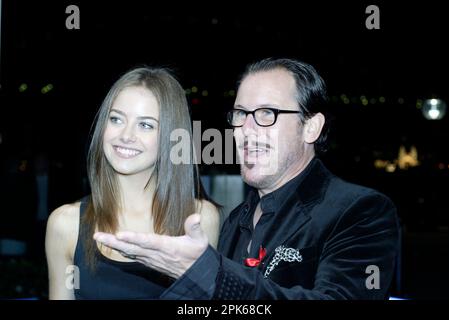 Aprile Rose e Kirk Pengilly al fundraiser di Fashiontv e Red Ribbon Charity Gala, con anteprime di diversi abiti di designer di alto livello nella preparazione della settimana australiana della moda di Rosemount che si terrà dal 30th aprile al 5th maggio 2007. Teatro dell'Opera di Sydney. Sydney, Australia. 23.04.07. Foto Stock