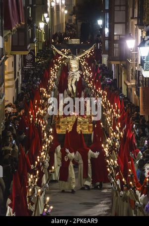 Zamora, Spagna. 05th Apr, 2023. Centinaia di penitenti del Santisimo Cristo de las Injurias partecipano alla processione durante la settimana Santa a Zamora, nella Spagna nordoccidentale, mercoledì 5 aprile 2023. Centinaia di processioni si svolgono durante la settimana Santa in tutta la Spagna, fino alla domenica di Pasqua. Foto di Paul Hanna/UPI Credit: UPI/Alamy Live News Foto Stock