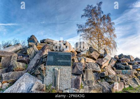 Birkenkopf, Monte Scherbelino, monumento paesaggistico fatto di macerie della città distrutta per il 45 per cento durante la guerra mondiale, Stoccarda, Baden-Wuerttemberg Foto Stock