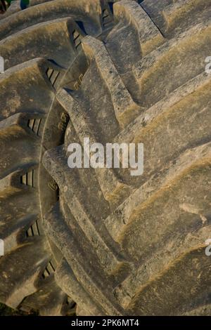 Trattore John Deere 9400, primo piano di ruote gemellate e pneumatici, Svezia Foto Stock