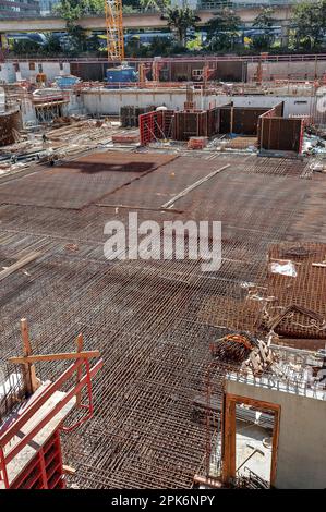 Cantiere, armatura o rinforzo strutturale in acciaio, demolizione della fabbrica di birra Paulaner, Monaco, Baviera, Germania Foto Stock