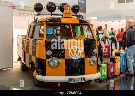 VW Vintage Volkswagen tipo 2, T1 Transporter, Bulli, costruito 1950 a 1967, camion a pianale, veicolo pilota in aeroporto, pilota, auto F.re.e Foto Stock