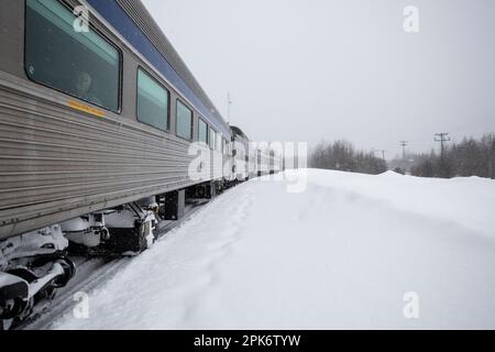 Via Rail fermata alla stazione Thompson presso il parco industriale di Thompson, Manitoba, Canada Foto Stock