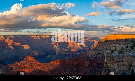 Majestic Canyon, Glenn Canyon National Recreation Area, Utah e Arizona, Stati Uniti Foto Stock
