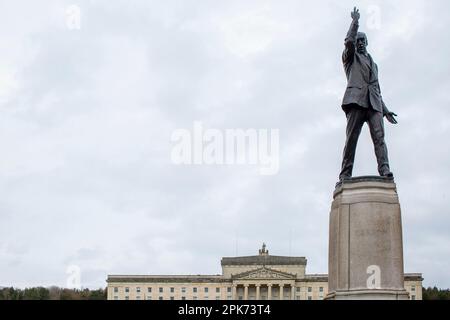 Statua di Edward Carson nei terreni del Parlamento di Stormont a Belfast, Irlanda del Nord. Foto Stock