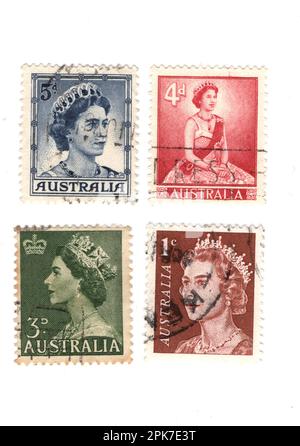 Francobolli vintage Elizabeth II dall'Australia isolati su sfondo bianco. Foto Stock