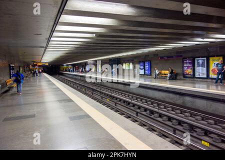 PORTO, PORTOGALLO - 1 NOVEMBRE 2022 stazione della metropolitana di Porto Foto Stock