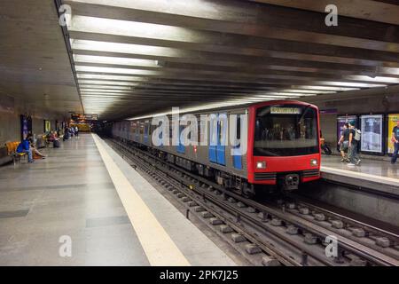 PORTO, PORTOGALLO - 1 NOVEMBRE 2022 stazione della metropolitana di Porto Foto Stock