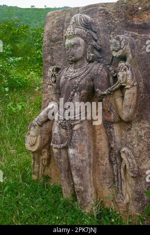 07 22 2007 statua in rovina nel patrimonio buddista sito scavato Ratnagiri significa collina di gioielli tra i fiumi Brahmani e Birupa Jajpur distretto. Foto Stock